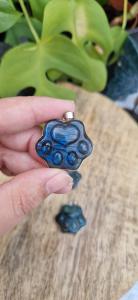 Labradoriet hanger pootje