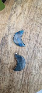 Labradoriet hanger maan