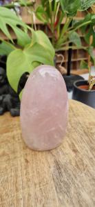 Rozenkwarts sculptuur