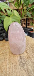 Rozenkwarts sculptuur