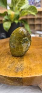 Groene opaal sculptuur 2