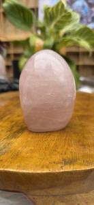 Rozenkwarts sculptuur 2