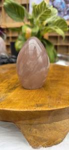 Rozenkwarts sculptuur 4