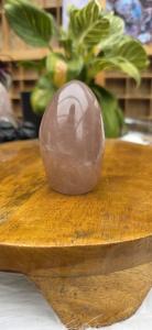 Rozenkwarts sculptuur 4