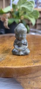 Labradoriet buddha