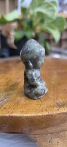 Labradoriet buddha